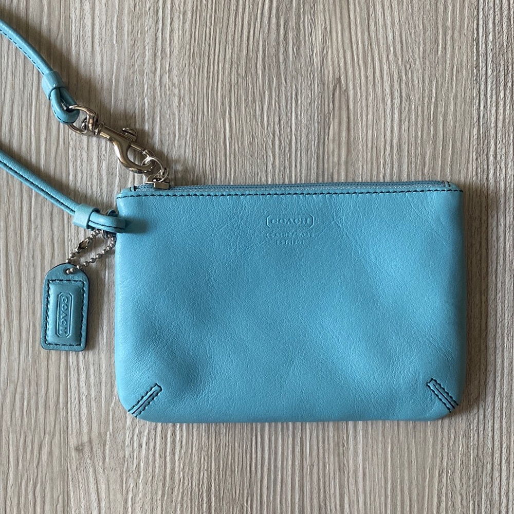 🩵Authentic baby blue Coach mini wristlet